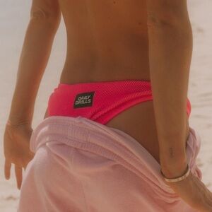 daily drills wavy swim in hot pink !!!